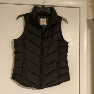 Women’s puffer vest size small black